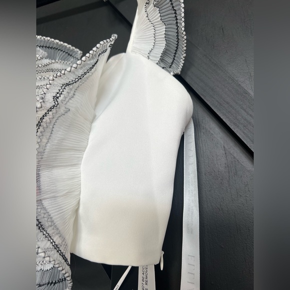 NWT Elliatt Joviality Rosette Crop Top in Ivory, Size Small - Picture 11 of 14